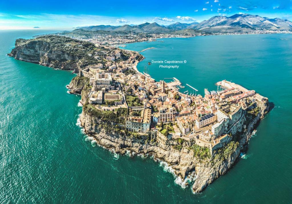 Appartamento Medieval Flat Gaeta Esterno foto